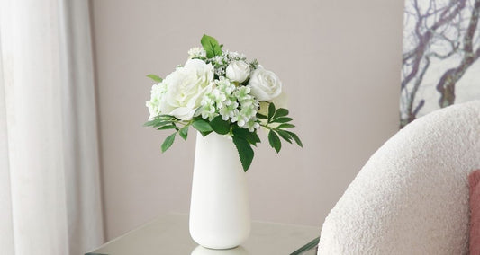 Comment faire tenir des fleurs artificielles dans un vase