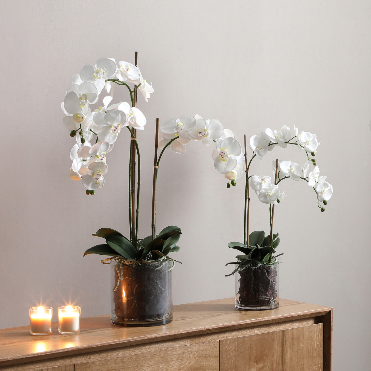 Composition d'Orchidée Artificielle avec vase transparent Moyen Format