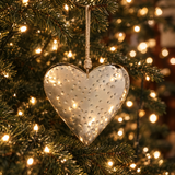 Suspension de Noël Coeur en Métal 16 cm argenté en fer, photo d'ambiance
