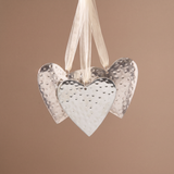 Suspension Coeur Métal argenté en fer, packshot fond beige