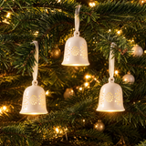 Suspension de Noël Cloche à LED beige en grès, photo d'ambiance