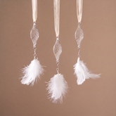 Suspension de Noël Plumes blanc en plumes, packshot fond beige