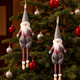 Suspensions Figurines Pères Noël Olaf Set de 2 rouge et gris en résine, photo d'ambiance