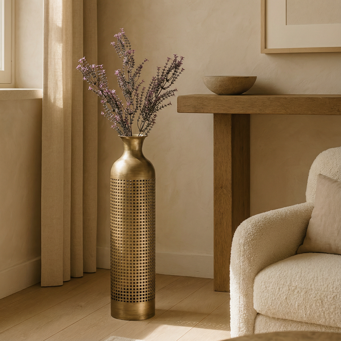 Long vase en métal Sia Deco et branches