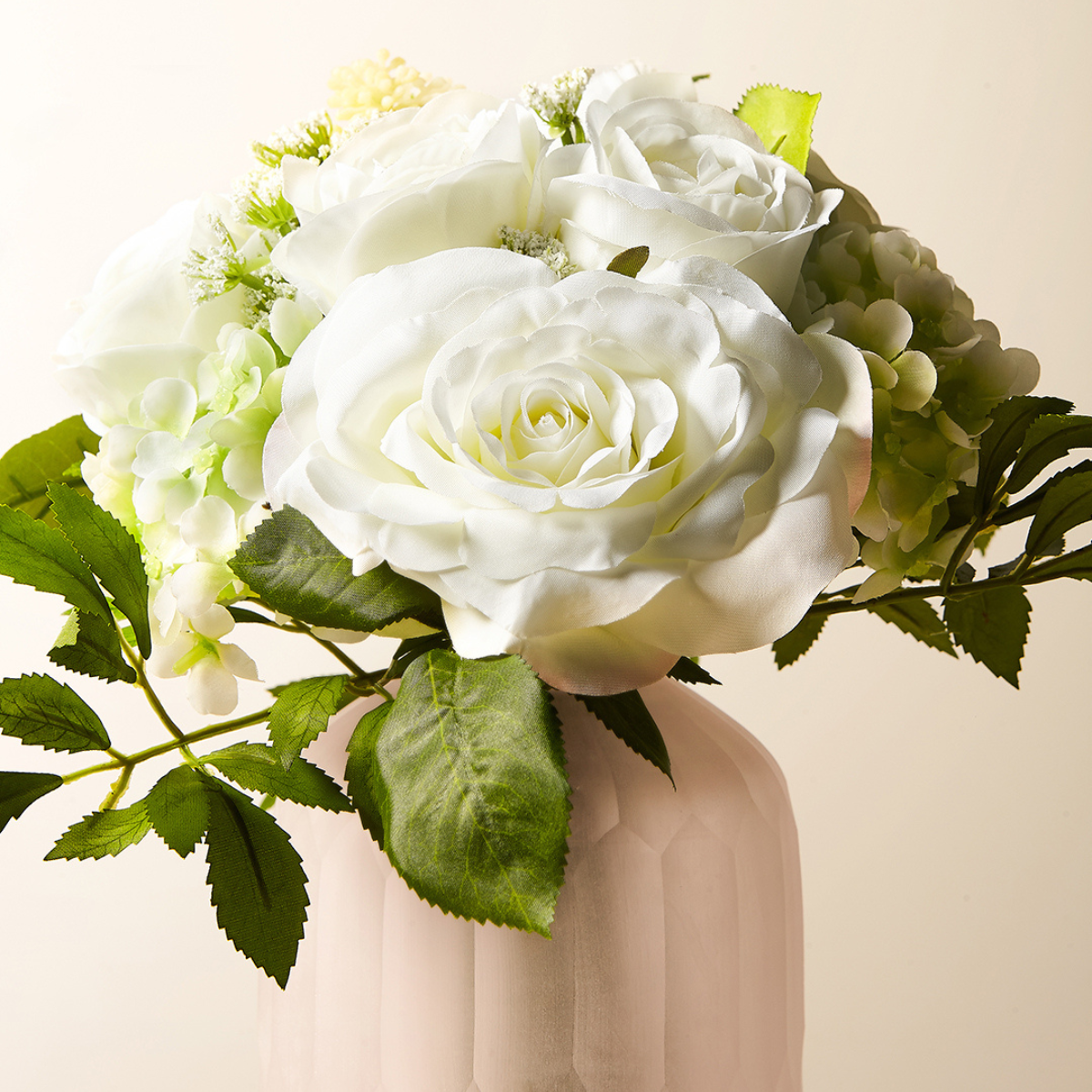 Bouquet de Roses, Hydrangeas et Gypsophile et Fougère