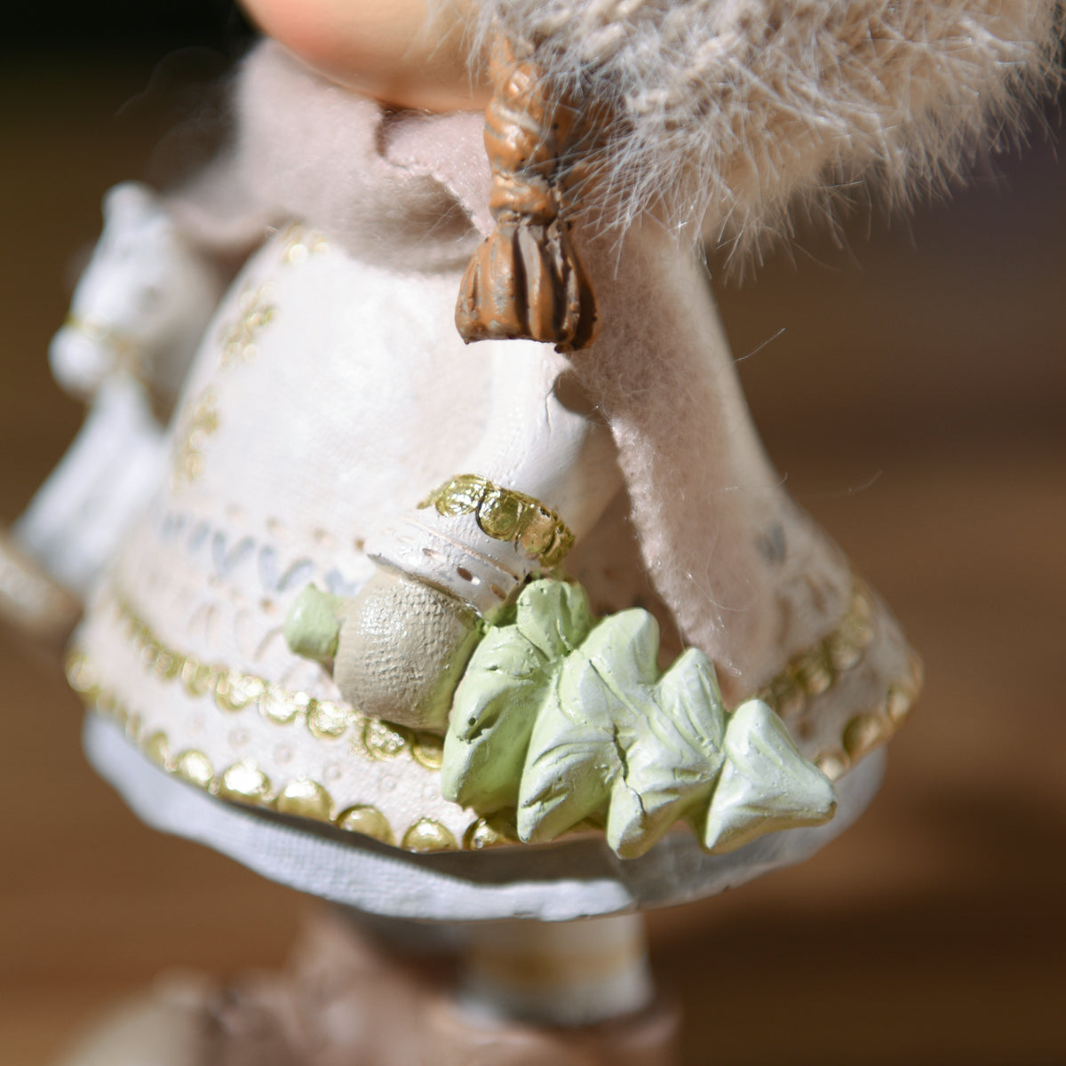 Figurine de Noël Fillette Play 25 cm gris, décoration de Noël à poser, vue complémentaire, Sia Deco