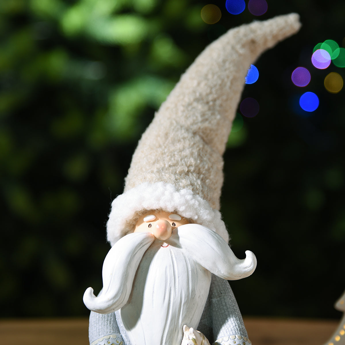 Figurine Père Noël Play 45 cm gris, décoration de Noël à poser, vue complémentaire, Sia Deco