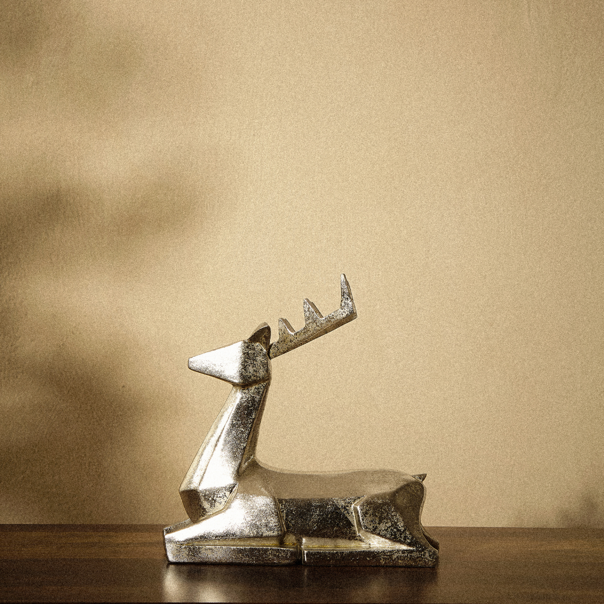 Estatua decorativa de ciervo