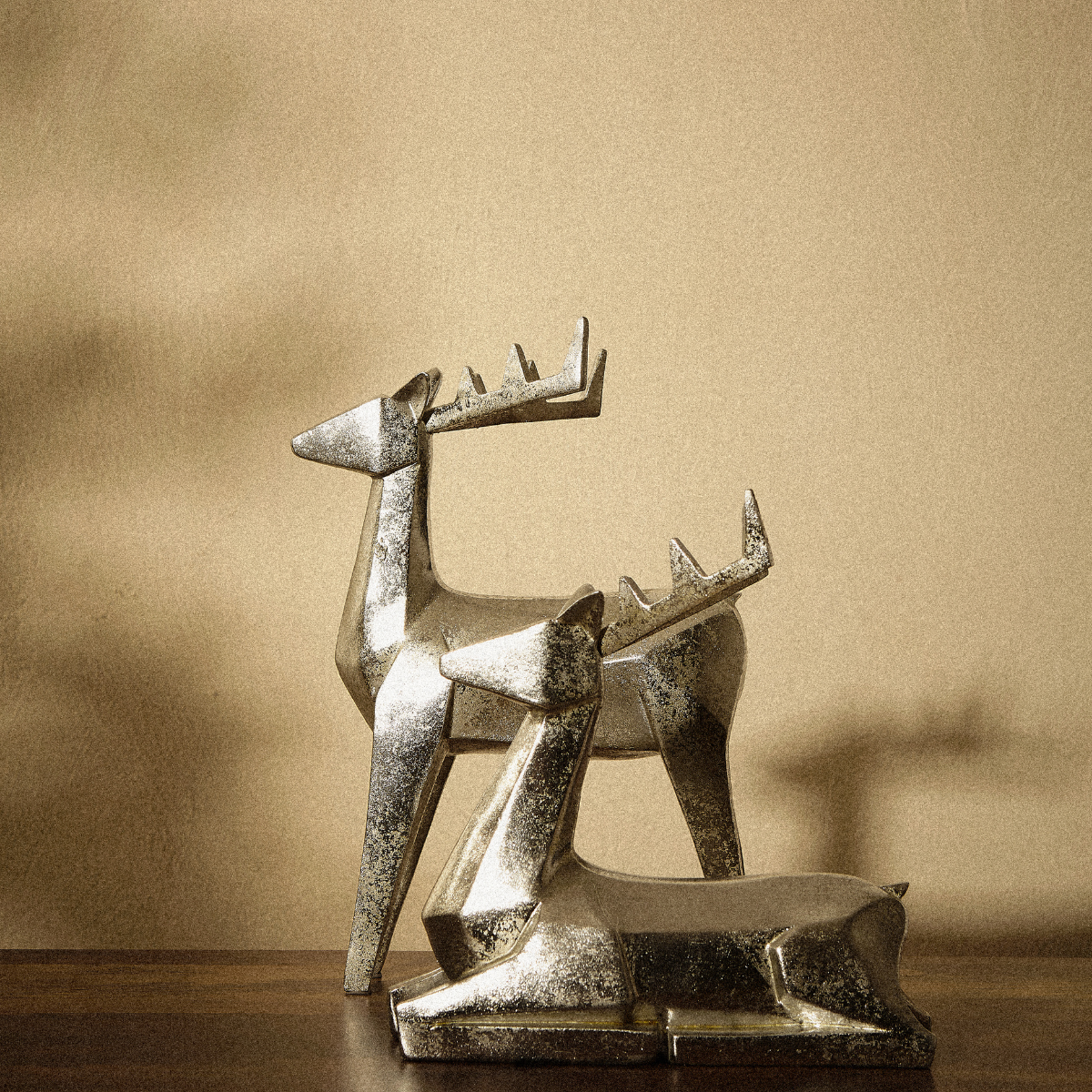 Estatua decorativa de ciervo