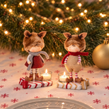 Porte-Bougies de Noël Figurines Enfants déguisés Rudy, rouge et gris, 13 cm, photo d'ambiance, Sia Deco