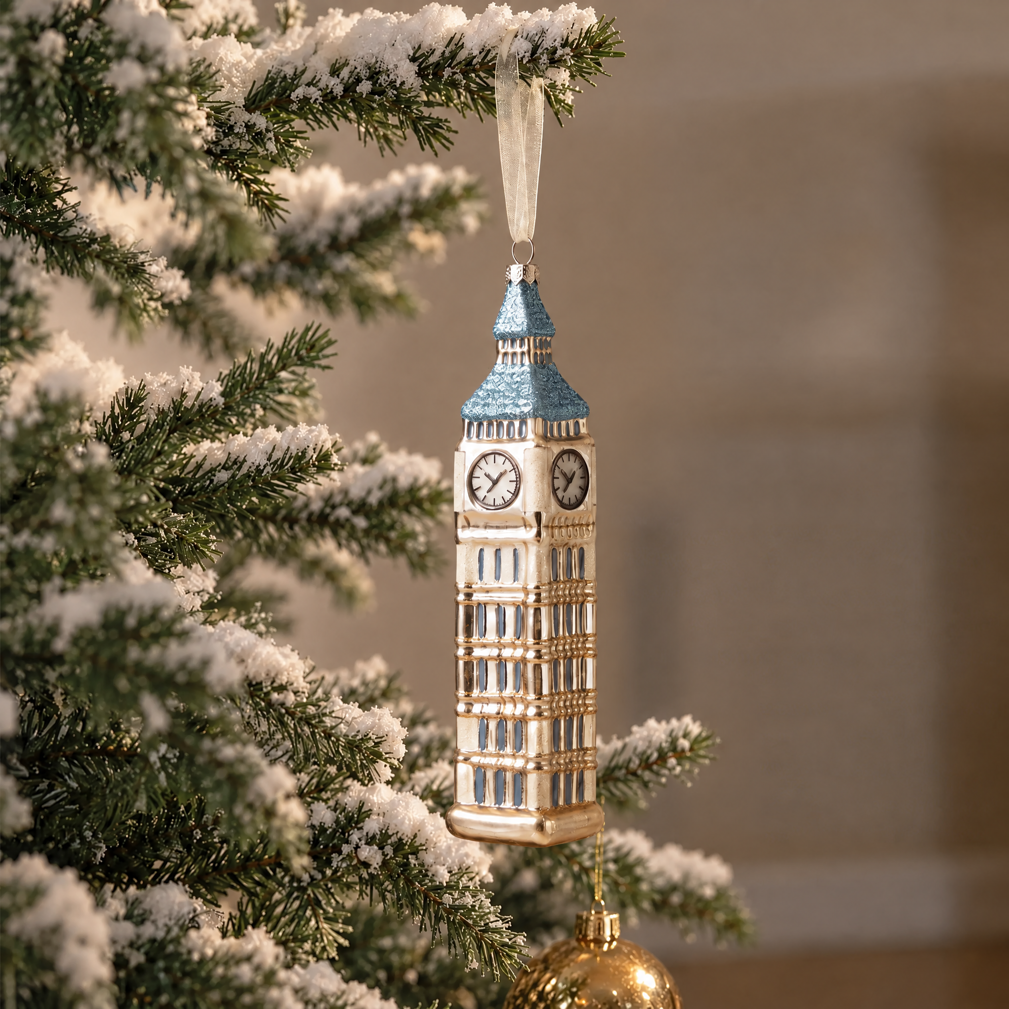 Suspension de Noël Pop Big Ben gris en verre soufflé, photo d'ambiance