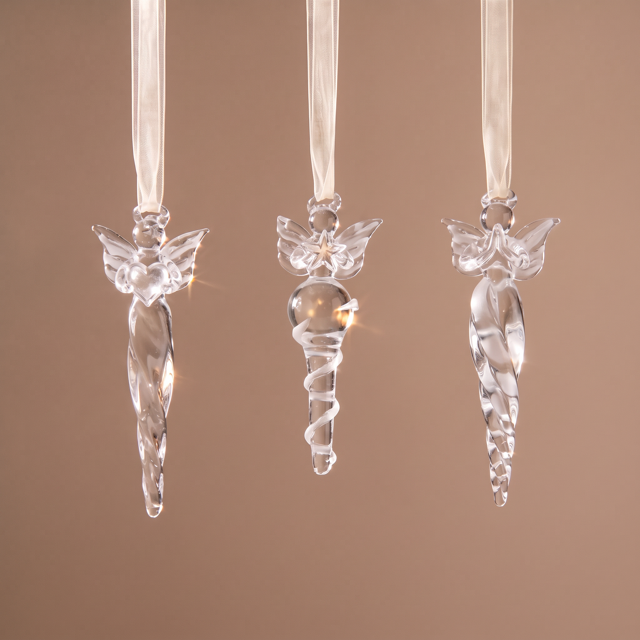 Suspensions de Noël Petits Anges transparent en verre, packshot fond beige
