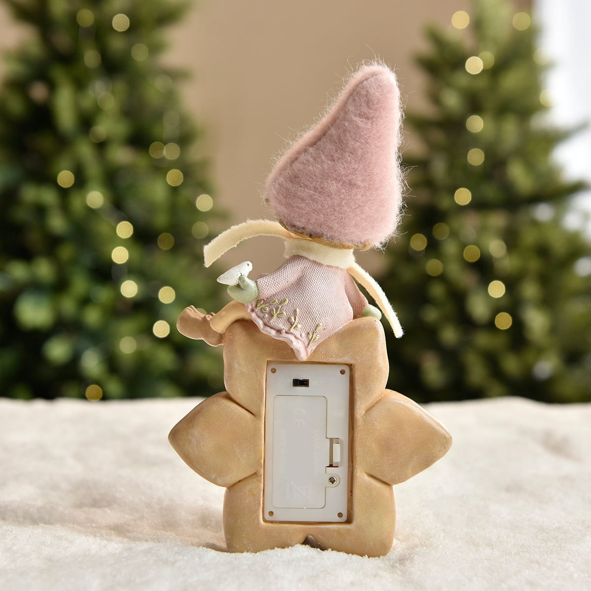 Figurine de Noël Fillette à bonnet rose sur Flocon LED