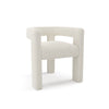 Fauteuil CELIA en tissu bouclette crème au design sculptural, vue de trois quarts sur fond blanc, Sia Deco
