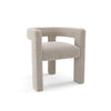 Fauteuil CELIA en tissu tramé beige au design sculptural, vue de trois quarts sur fond blanc, Sia Deco