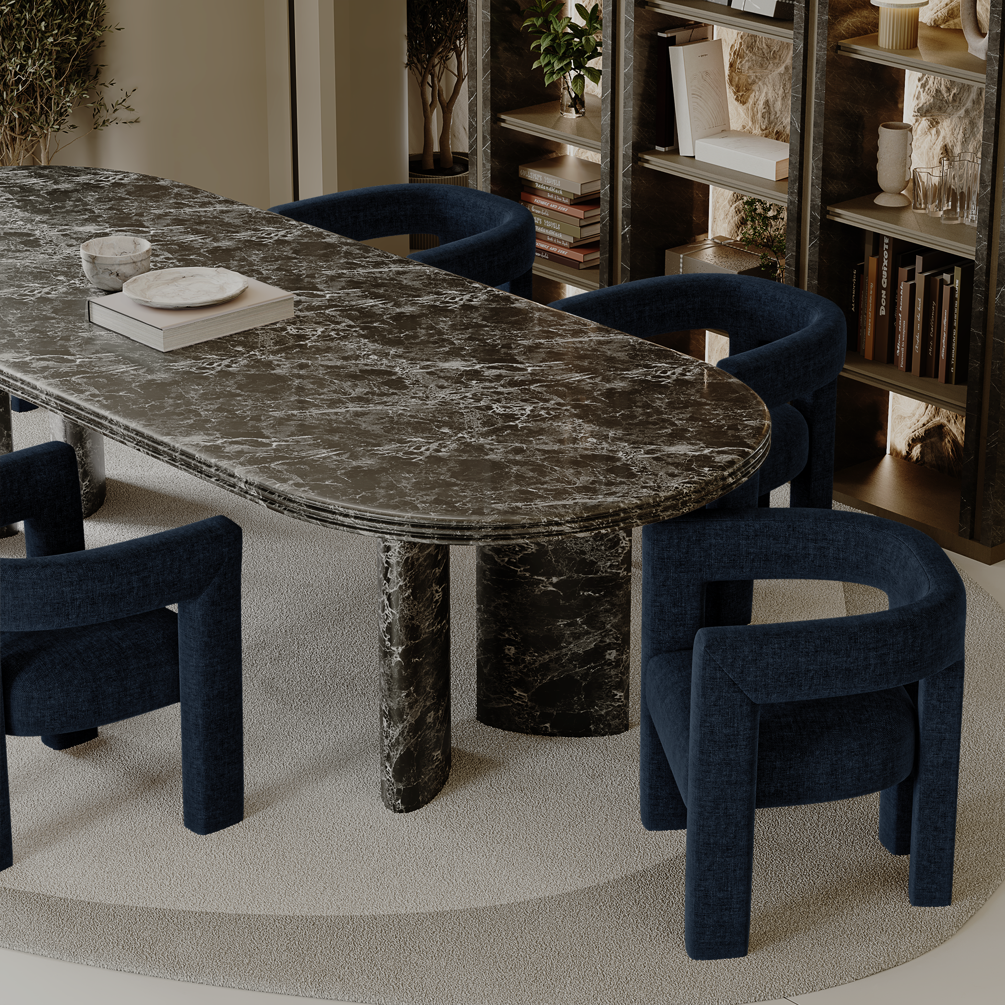 Fauteuils CELIA en tissu tramé bleu nuit autour d'une table à manger en marbre, salle à manger contemporaine, Sia Deco