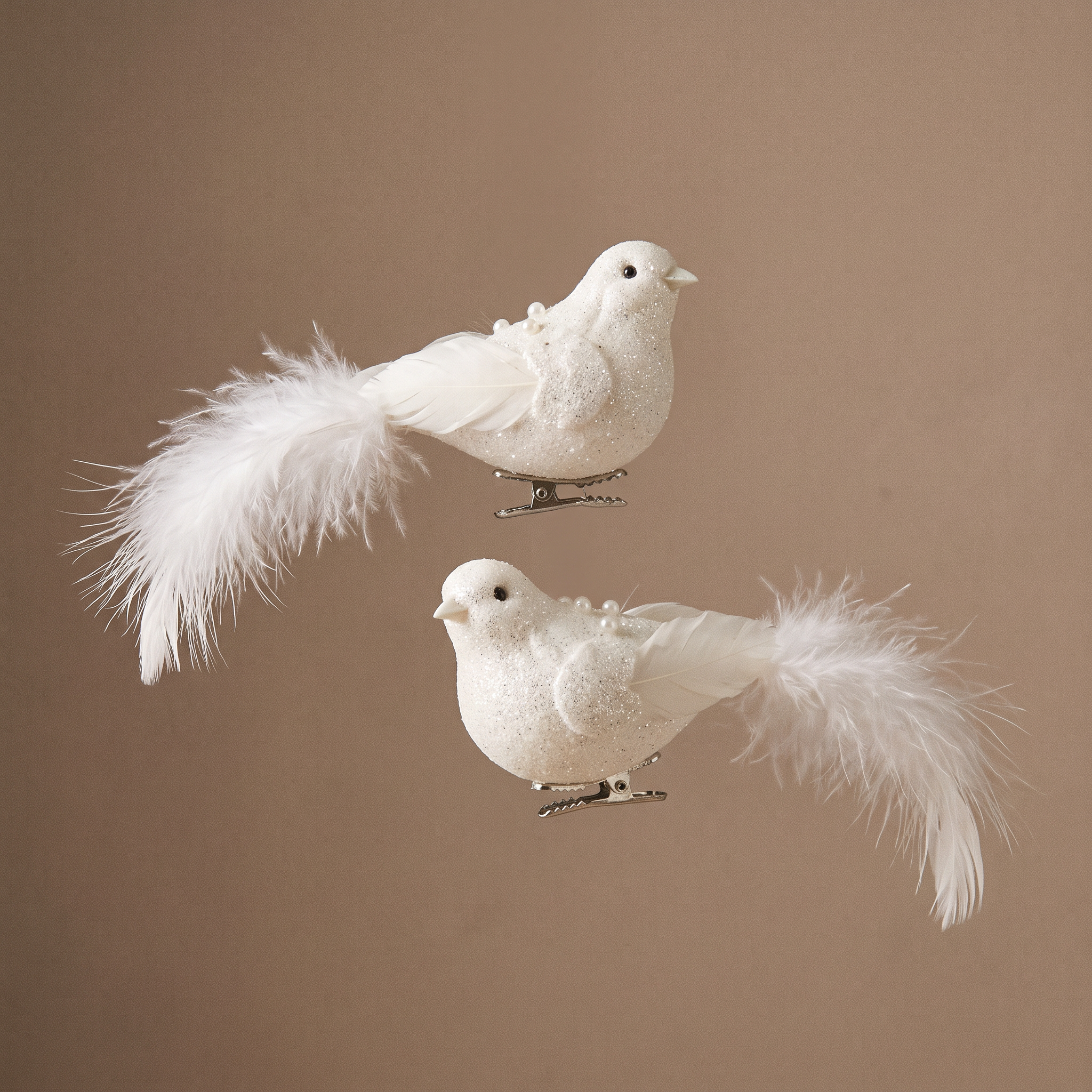 Clips Oiseaux de Noël Set de 2 blanc en plumes, packshot fond beige