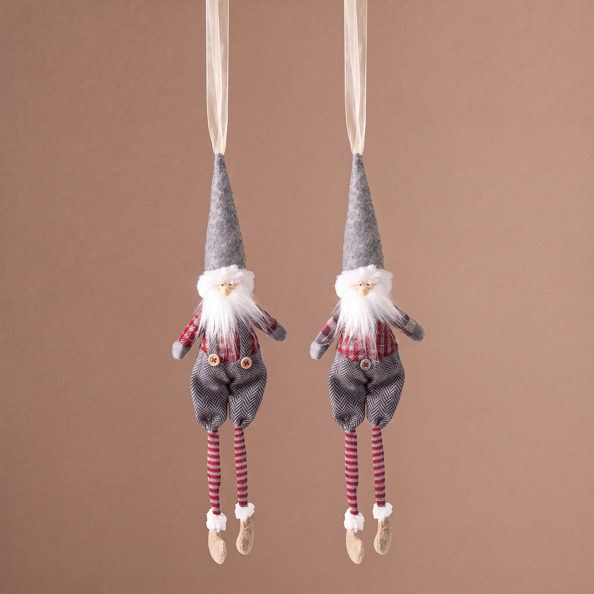 Suspensions Figurines Pères Noël Olaf Set de 2 rouge et gris en résine, packshot fond beige