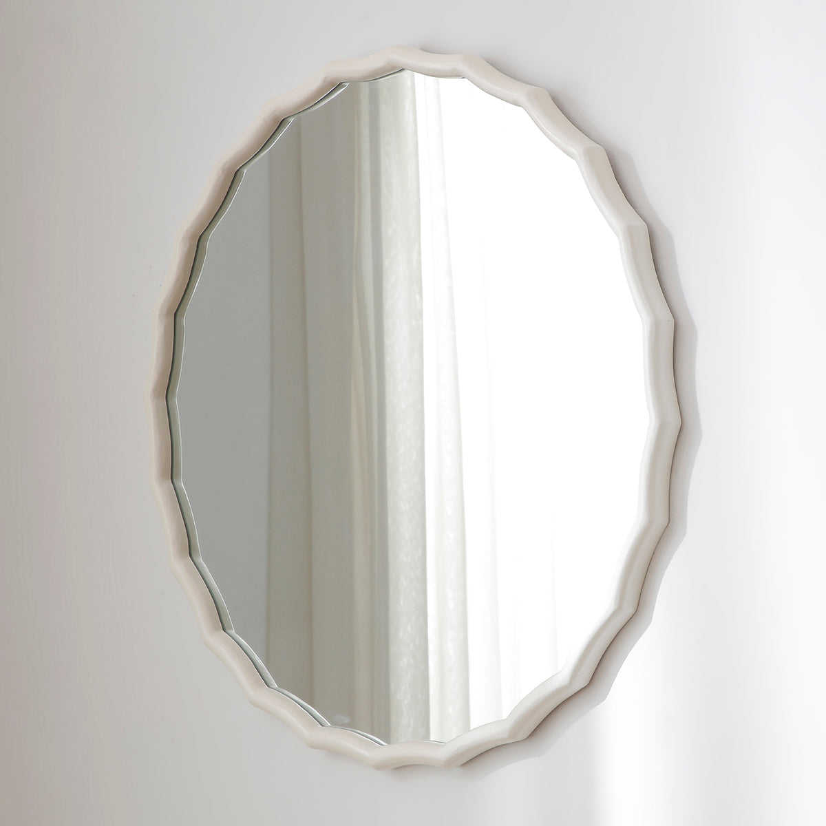 Specchio rotondo ondulato in legno 76x76 cm