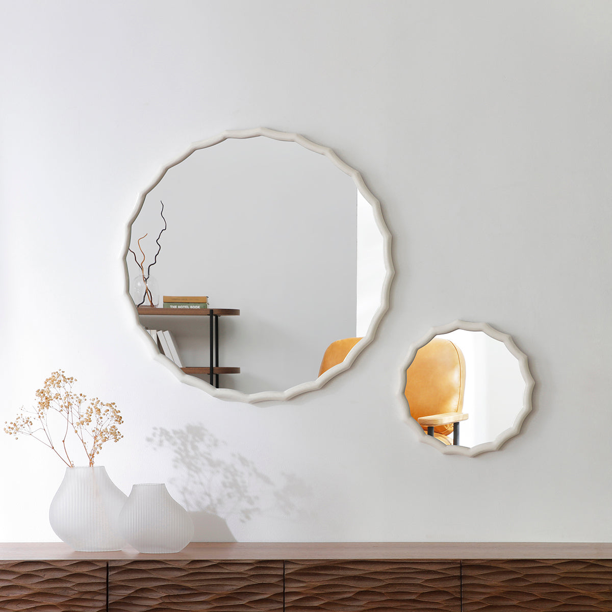 Specchio rotondo ondulato in legno 76x76 cm