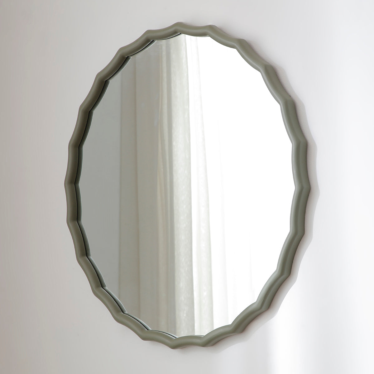 Specchio rotondo ondulato in legno 76x76 cm