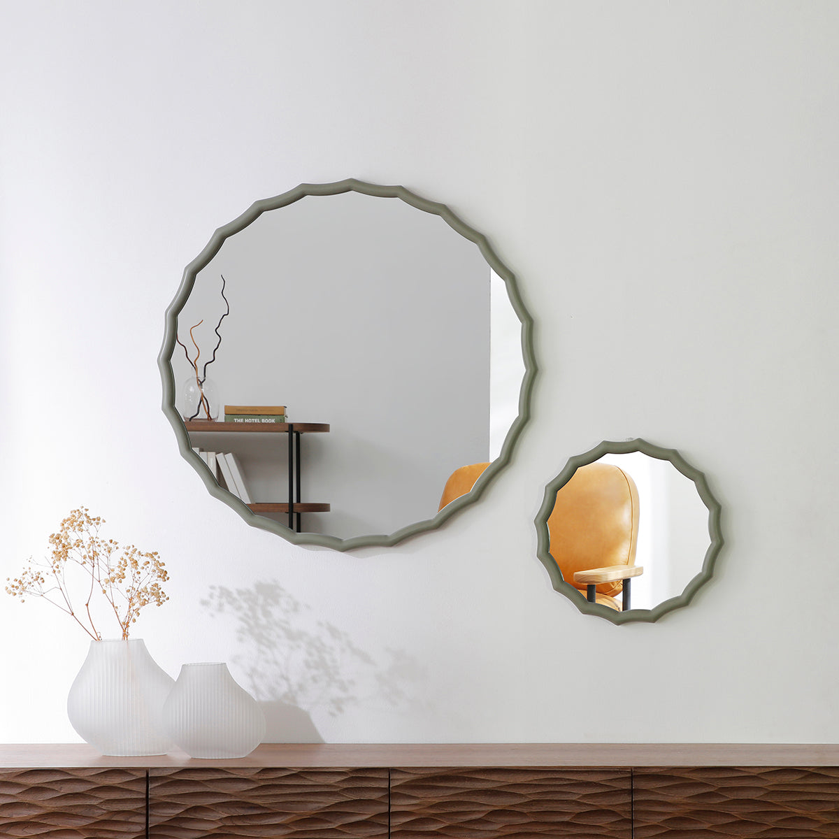Specchio rotondo ondulato in legno 76x76 cm