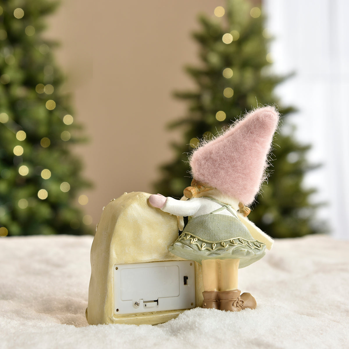 Figurine de Noël Fillette à bonnet rose sur Coeur LED