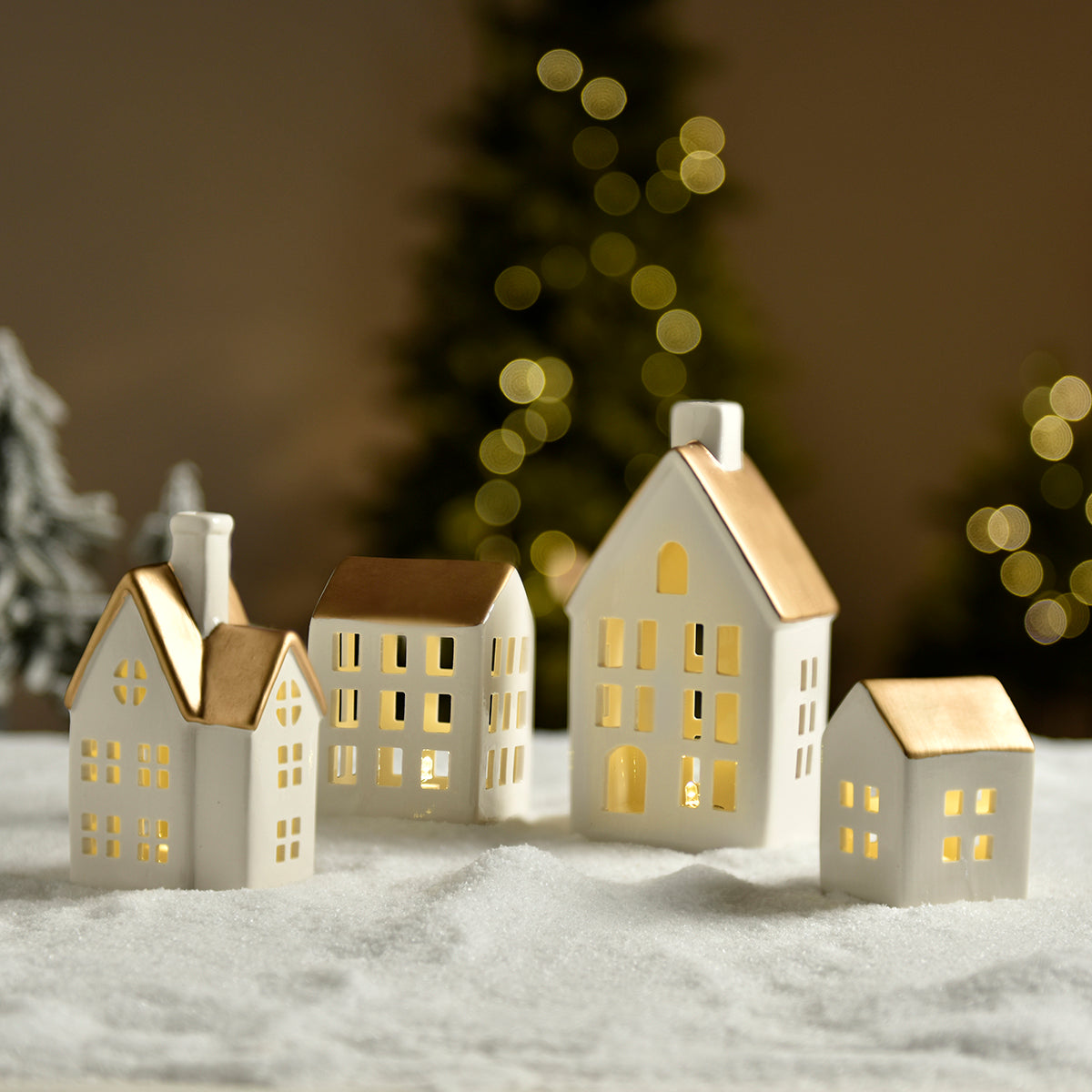Statuetta media a forma di chalet di Natale con tetto dorato