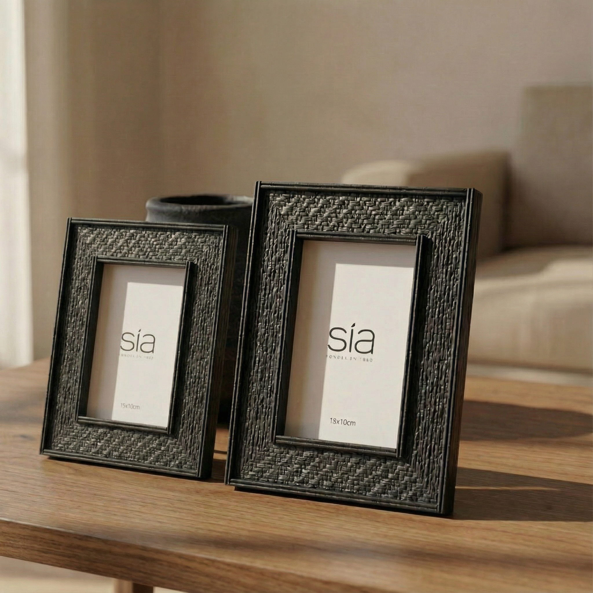 Marco de fotos con dosel en pino negro 10x15