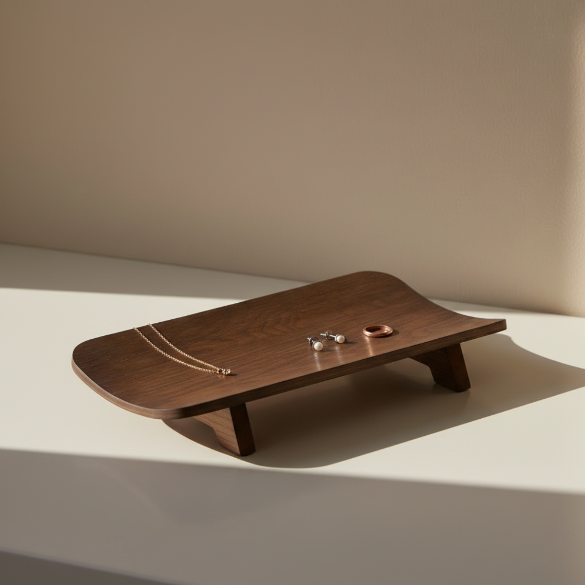 Bandeja decorativa Arlo con patas