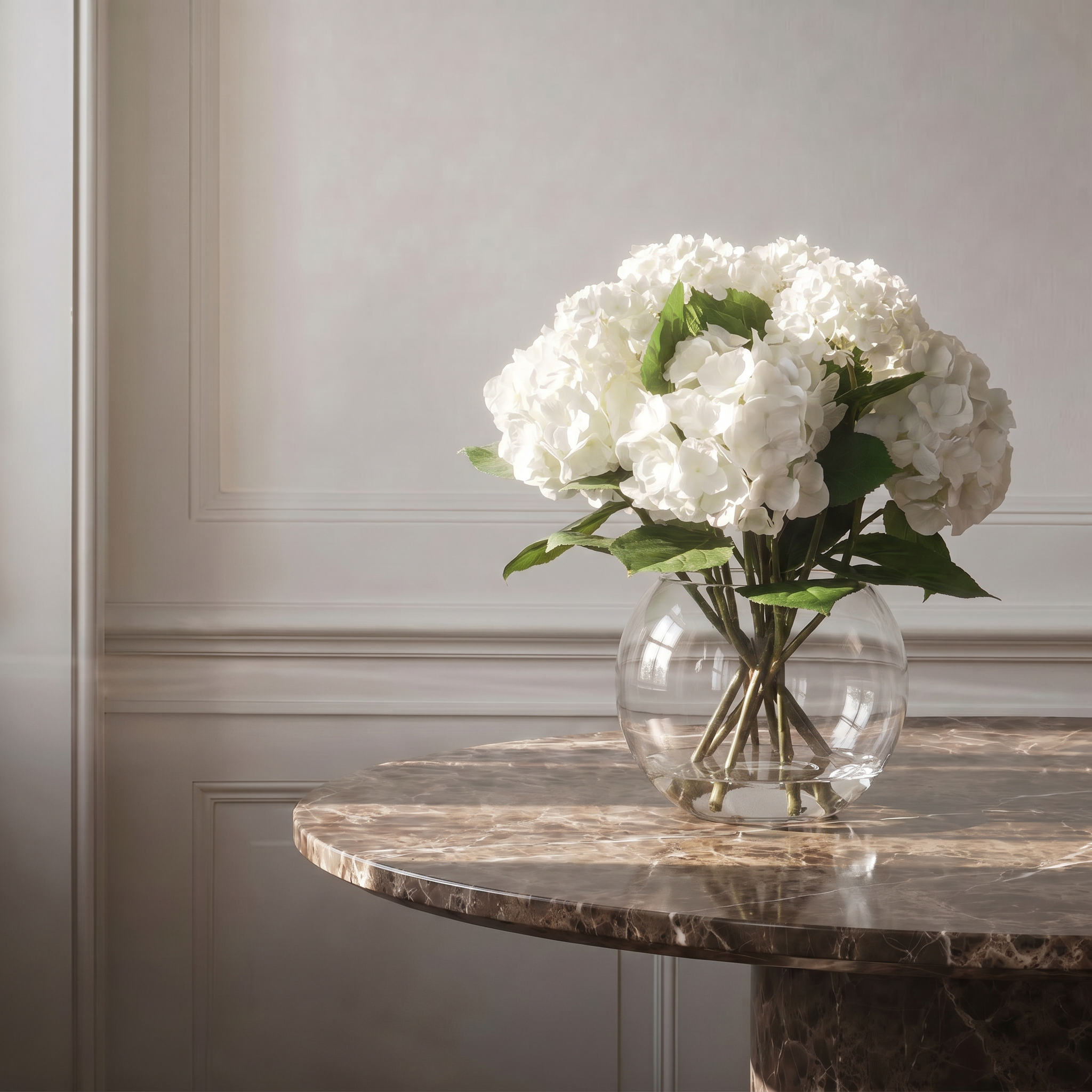 Composition d'Hydrangeas en vase 52 cm