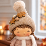 Figurine de Noël Fillette assise Pumpkin 18 cm crème en polyrésine, décoration de Noël à poser, focus produit, Sia Deco