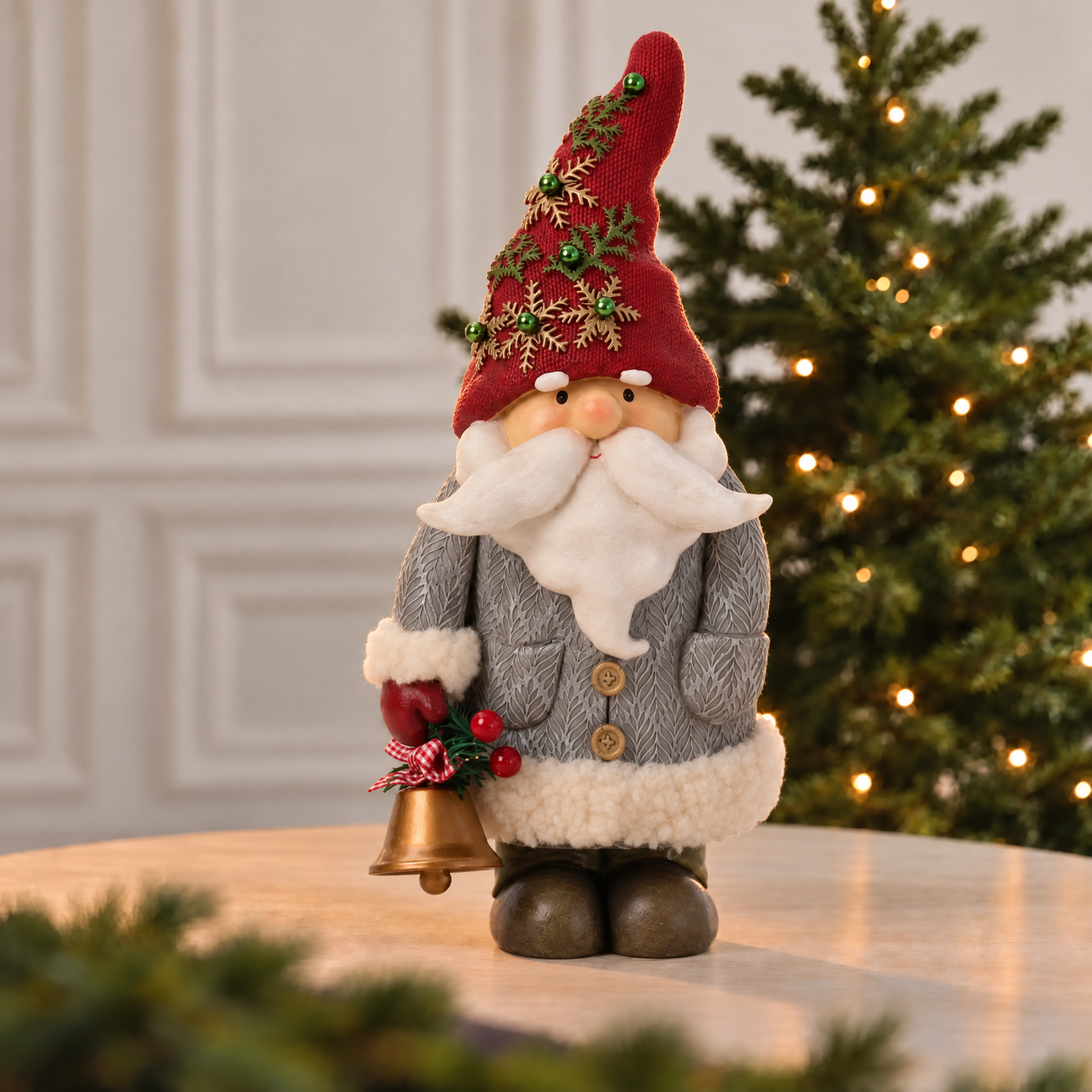 Figurine Père Noël avec cloche Pin Enchanté 30 cm rouge en polyrésine, décoration de Noël à poser, photo d'ambiance, Sia Deco