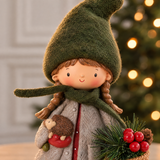 Figurine de Noël Fillette Pin Enchanté 22 cm rouge en polyrésine, décoration de Noël à poser, focus produit, Sia Deco