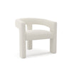 Fauteuil MILA en tissu bouclette crème au design sculptural, vue de trois quarts sur fond blanc, Sia Deco