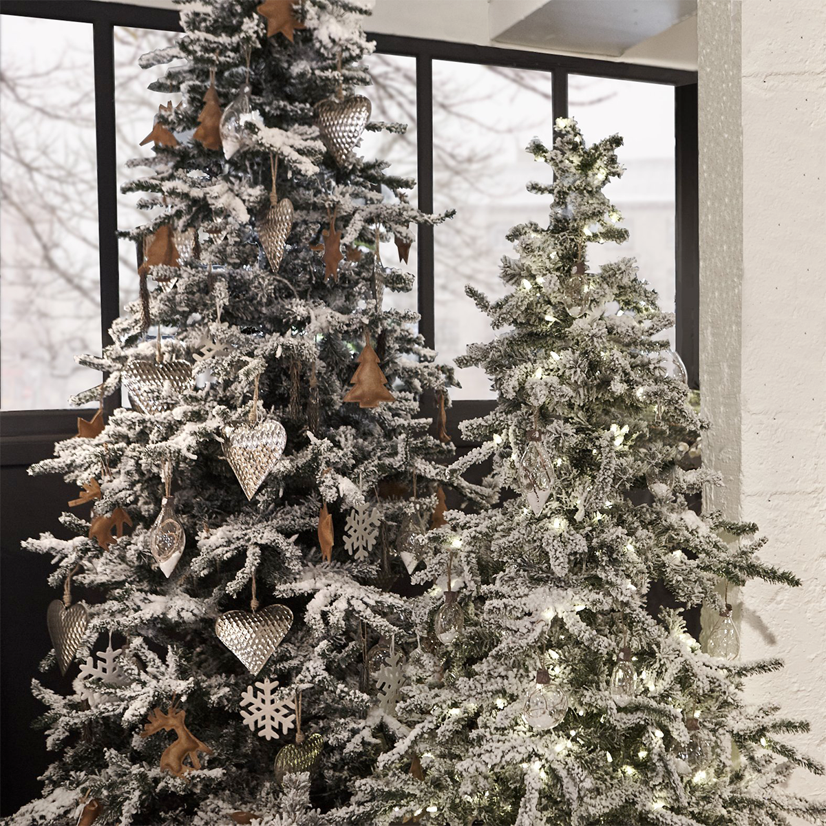 Albero di Natale innevato